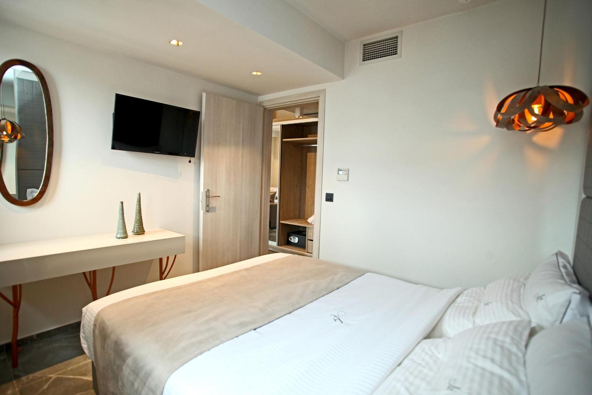 Athinais Luxury Apartments Hanioti Bagian luar foto