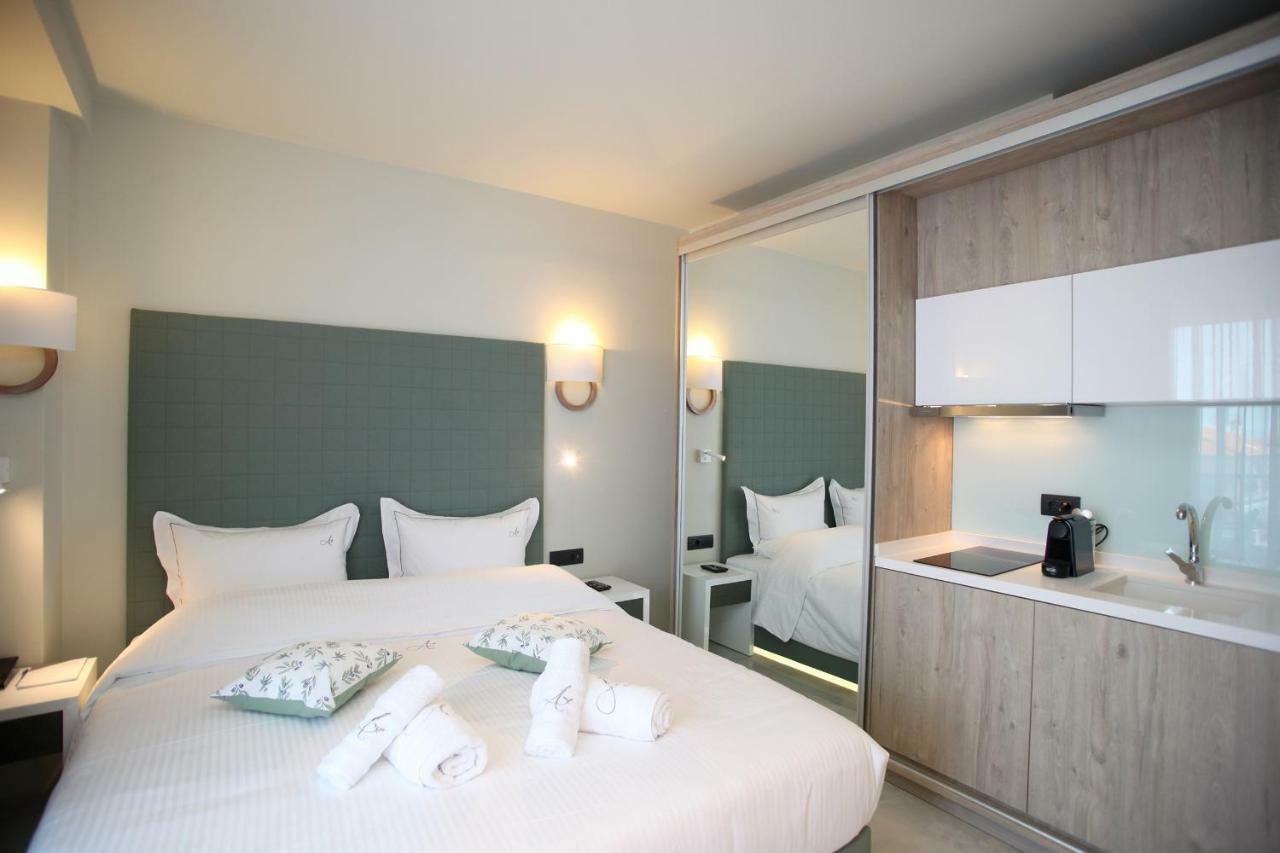 Athinais Luxury Apartments Hanioti Bagian luar foto